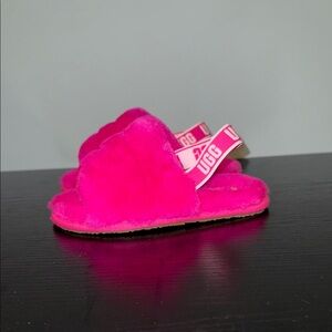 UGG Fluff Yeah Slide – Kids Size 11 – Pink – Brand New